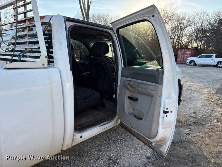 image for item EV2752 2013 Chevrolet Silverado 2500HD Crew Cab pickup truck