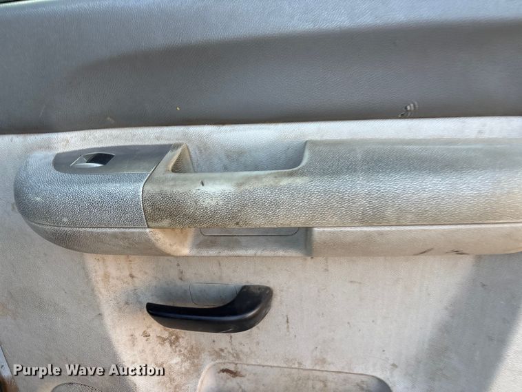 image for item EV2752 2013 Chevrolet Silverado 2500HD Crew Cab pickup truck