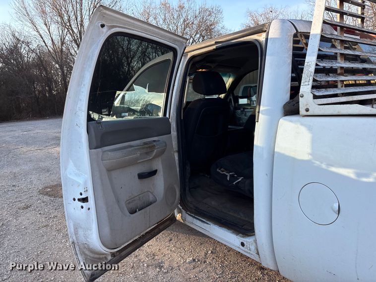 image for item EV2752 2013 Chevrolet Silverado 2500HD Crew Cab pickup truck