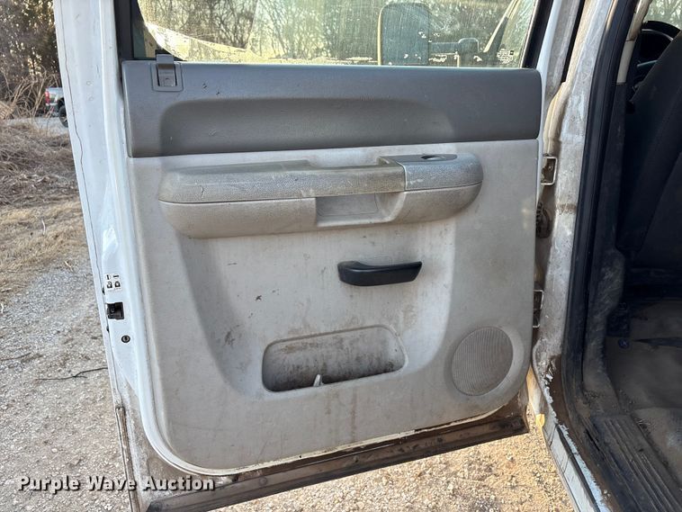 image for item EV2752 2013 Chevrolet Silverado 2500HD Crew Cab pickup truck