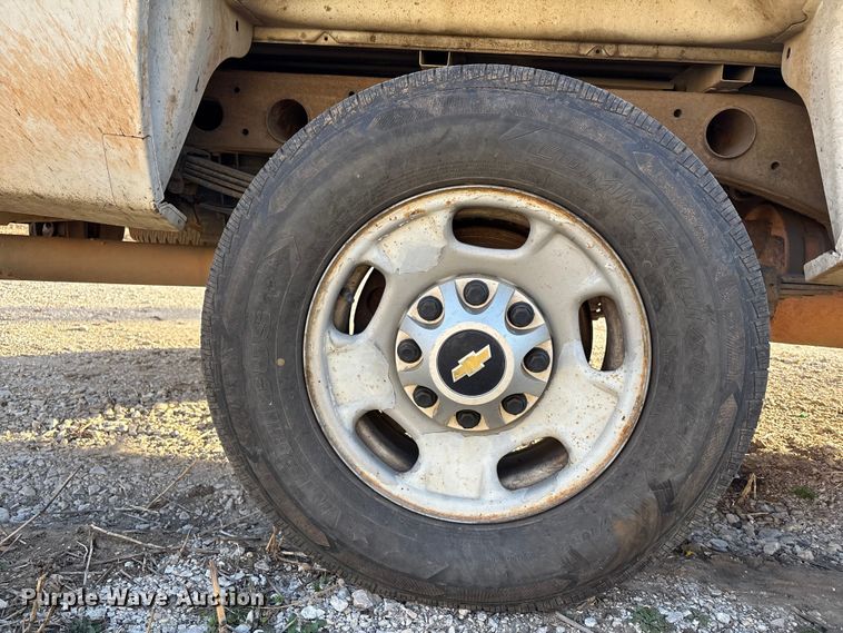 image for item EV2752 2013 Chevrolet Silverado 2500HD Crew Cab pickup truck