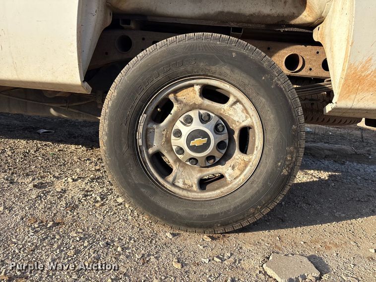 image for item EV2752 2013 Chevrolet Silverado 2500HD Crew Cab pickup truck