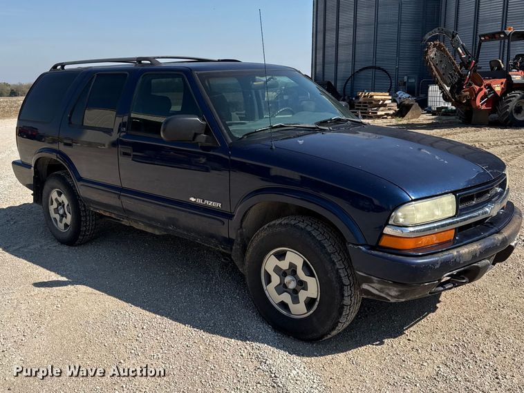 image for item EV7667 2003 Chevrolet Blazer SUV