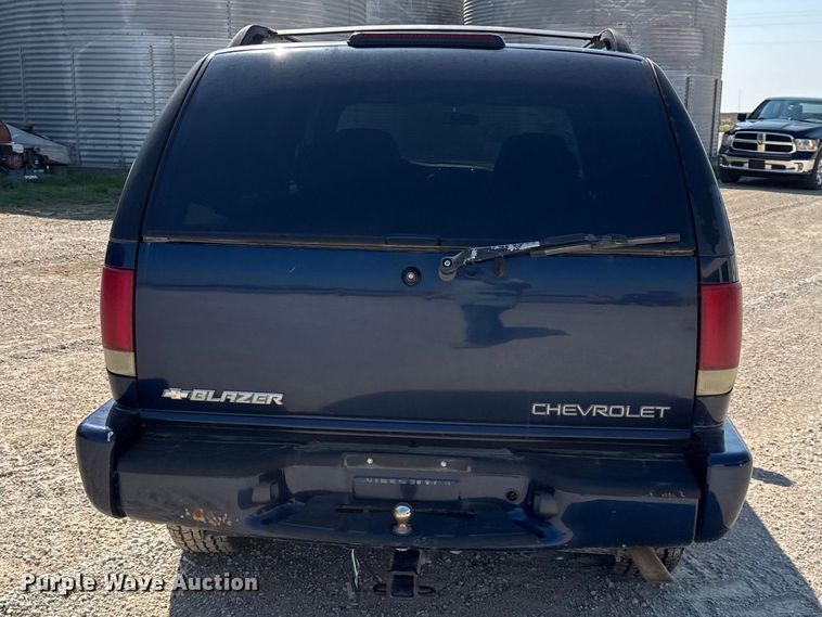image for item EV7667 2003 Chevrolet Blazer SUV