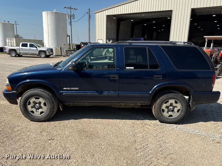 image for item EV7667 2003 Chevrolet Blazer SUV