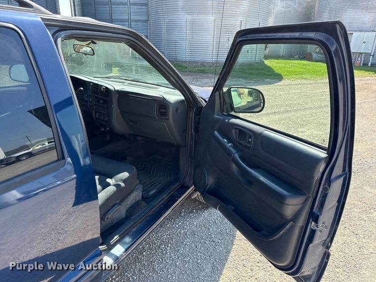 image for item EV7667 2003 Chevrolet Blazer SUV