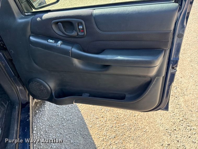 image for item EV7667 2003 Chevrolet Blazer SUV