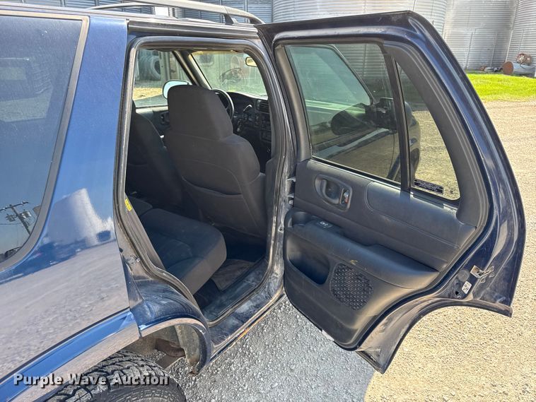 image for item EV7667 2003 Chevrolet Blazer SUV