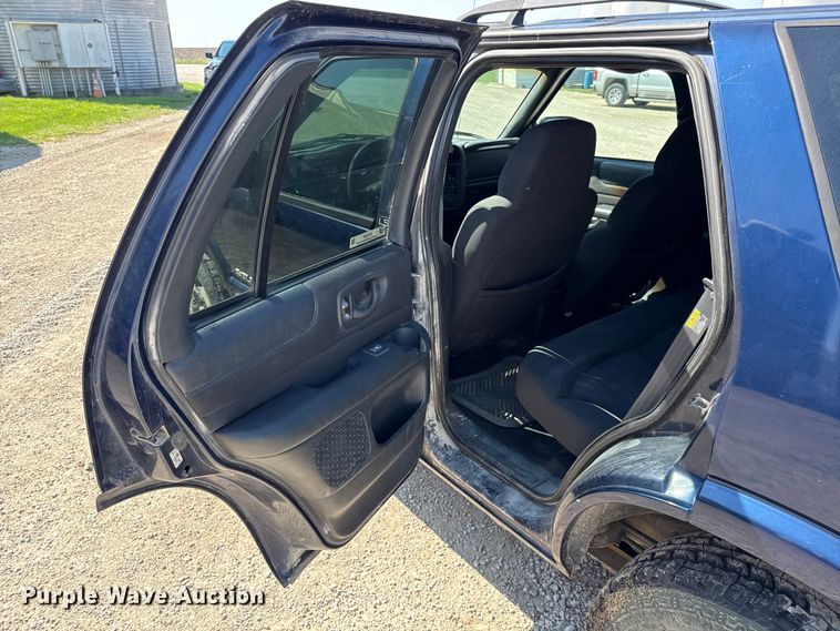 image for item EV7667 2003 Chevrolet Blazer SUV