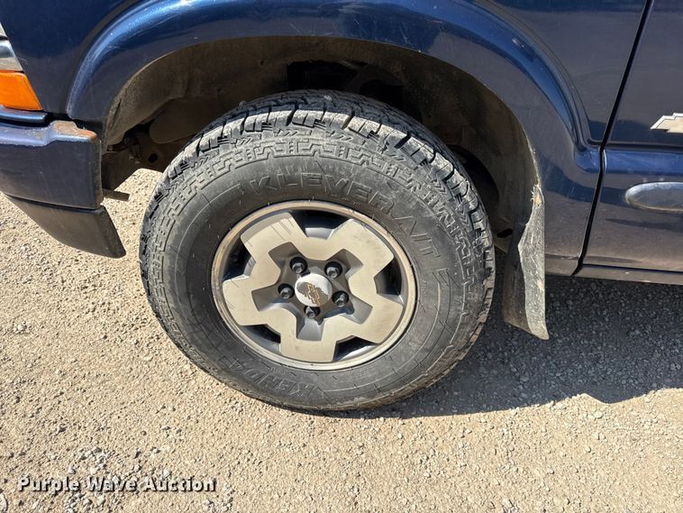 image for item EV7667 2003 Chevrolet Blazer SUV