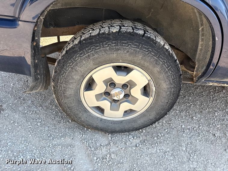 image for item EV7667 2003 Chevrolet Blazer SUV