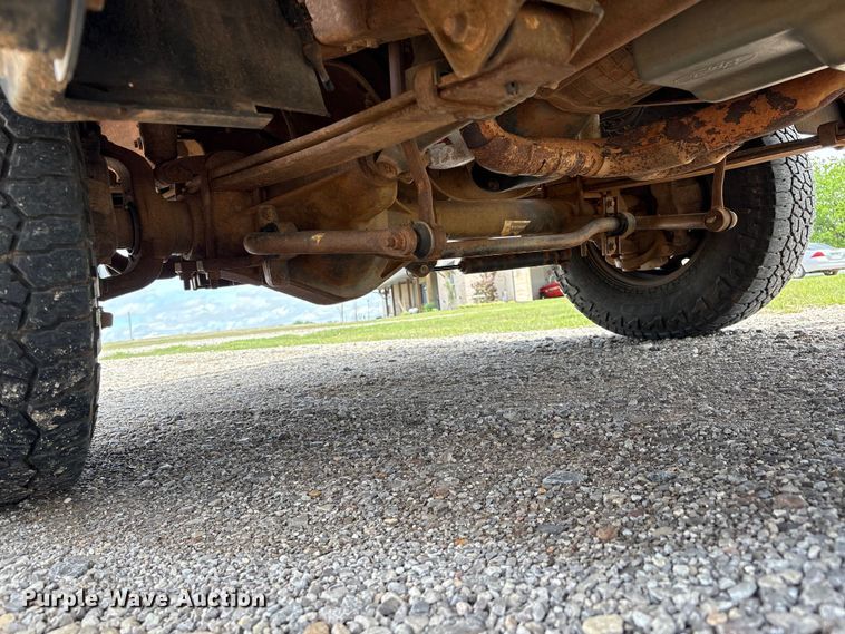 image for item EW1499 2001 Ford F250 Super Duty bale bed pickup truck