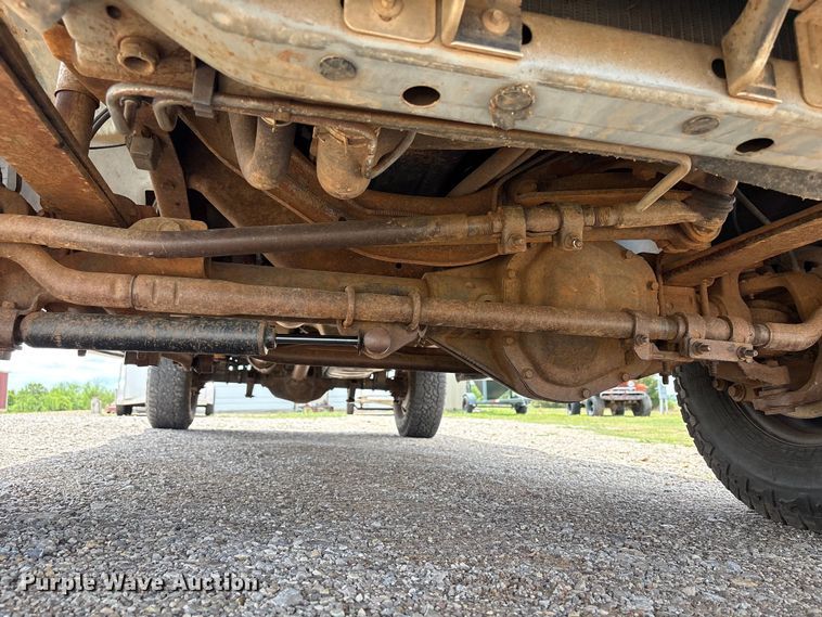 image for item EW1499 2001 Ford F250 Super Duty bale bed pickup truck