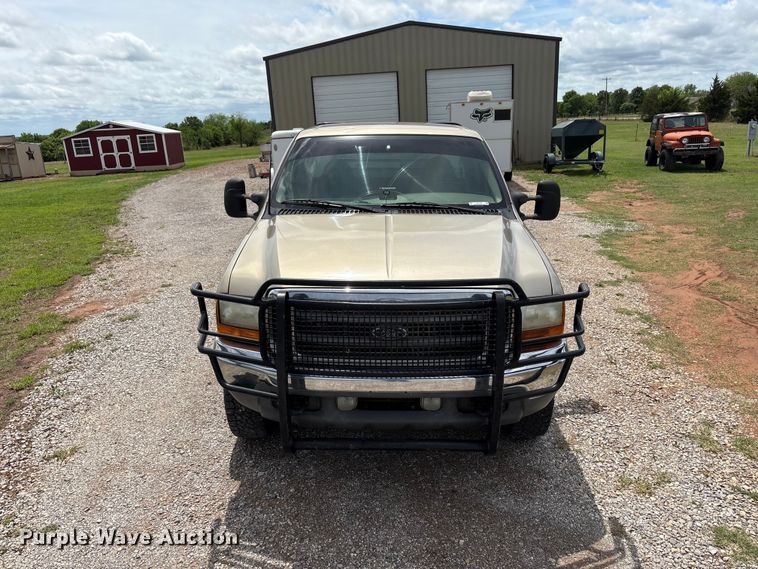 image for item EW1499 2001 Ford F250 Super Duty bale bed pickup truck
