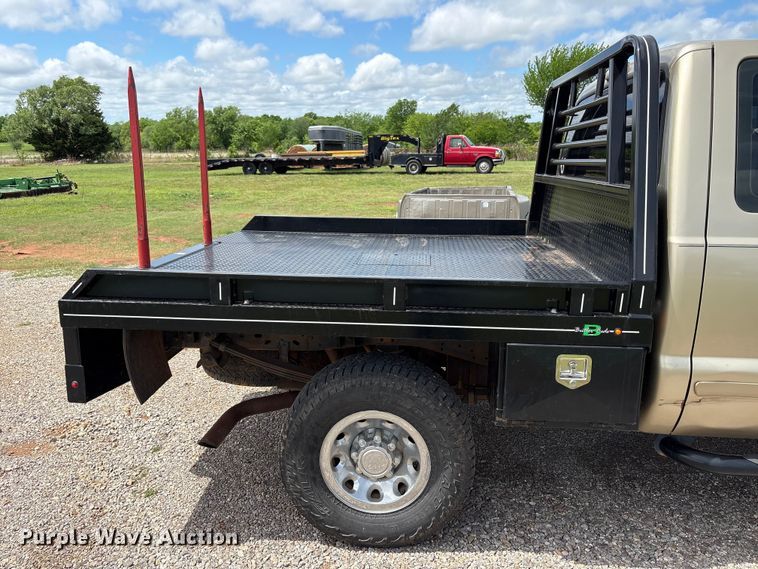 image for item EW1499 2001 Ford F250 Super Duty bale bed pickup truck