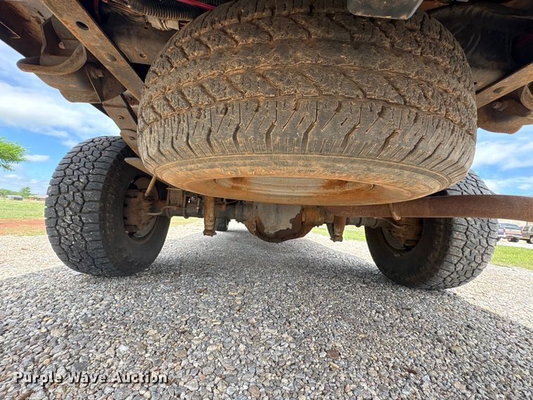 image for item EW1499 2001 Ford F250 Super Duty bale bed pickup truck