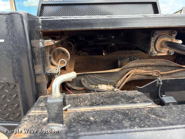 image for item EW1499 2001 Ford F250 Super Duty bale bed pickup truck