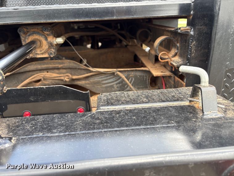 image for item EW1499 2001 Ford F250 Super Duty bale bed pickup truck