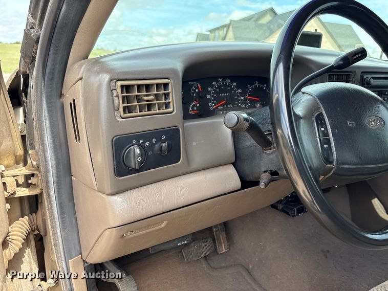image for item EW1499 2001 Ford F250 Super Duty bale bed pickup truck