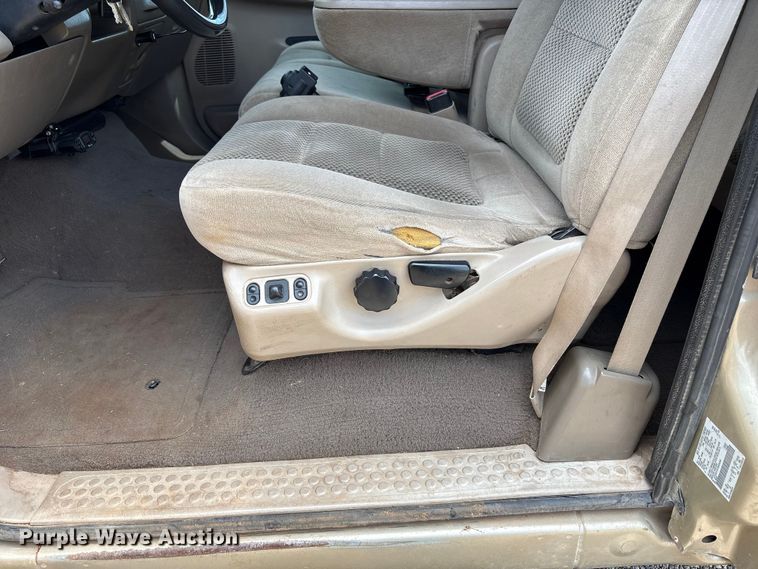 image for item EW1499 2001 Ford F250 Super Duty bale bed pickup truck