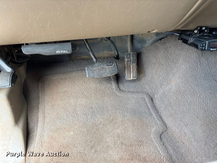 image for item EW1499 2001 Ford F250 Super Duty bale bed pickup truck