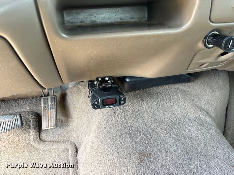 image for item EW1499 2001 Ford F250 Super Duty bale bed pickup truck