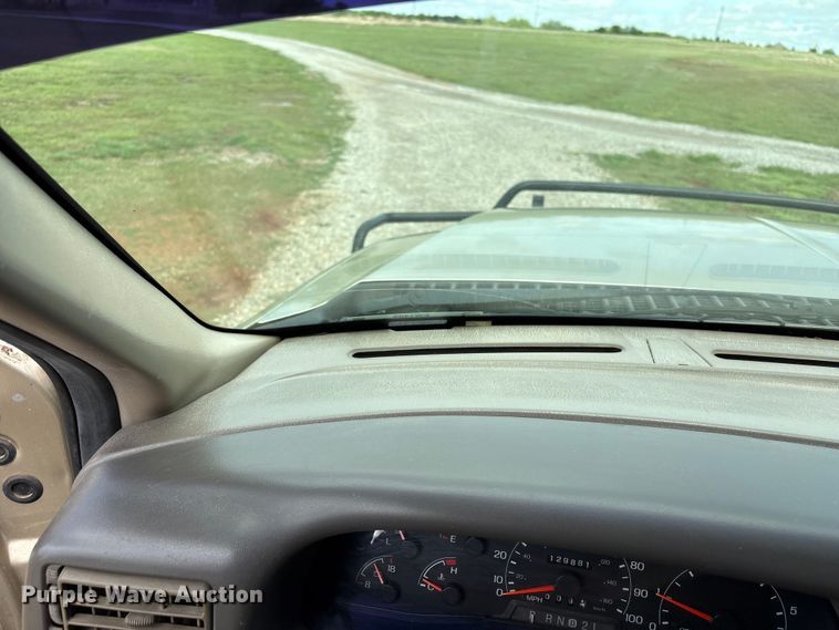 image for item EW1499 2001 Ford F250 Super Duty bale bed pickup truck