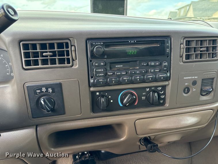 image for item EW1499 2001 Ford F250 Super Duty bale bed pickup truck