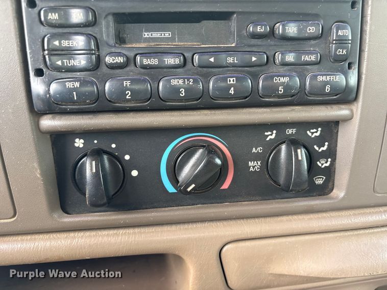 image for item EW1499 2001 Ford F250 Super Duty bale bed pickup truck
