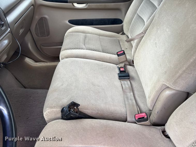 image for item EW1499 2001 Ford F250 Super Duty bale bed pickup truck
