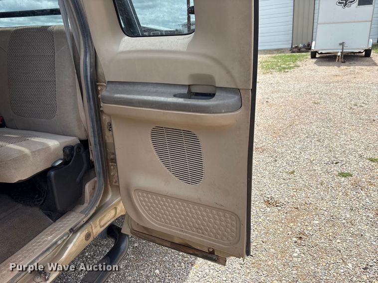 image for item EW1499 2001 Ford F250 Super Duty bale bed pickup truck