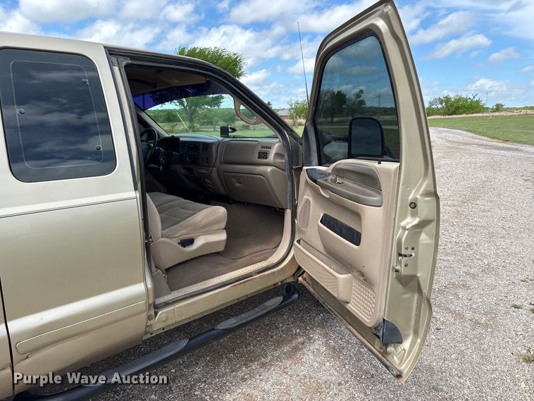 image for item EW1499 2001 Ford F250 Super Duty bale bed pickup truck