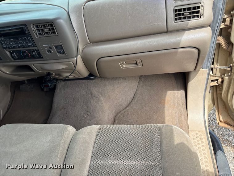 image for item EW1499 2001 Ford F250 Super Duty bale bed pickup truck
