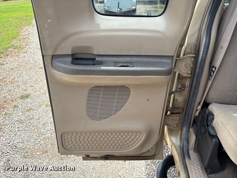 image for item EW1499 2001 Ford F250 Super Duty bale bed pickup truck