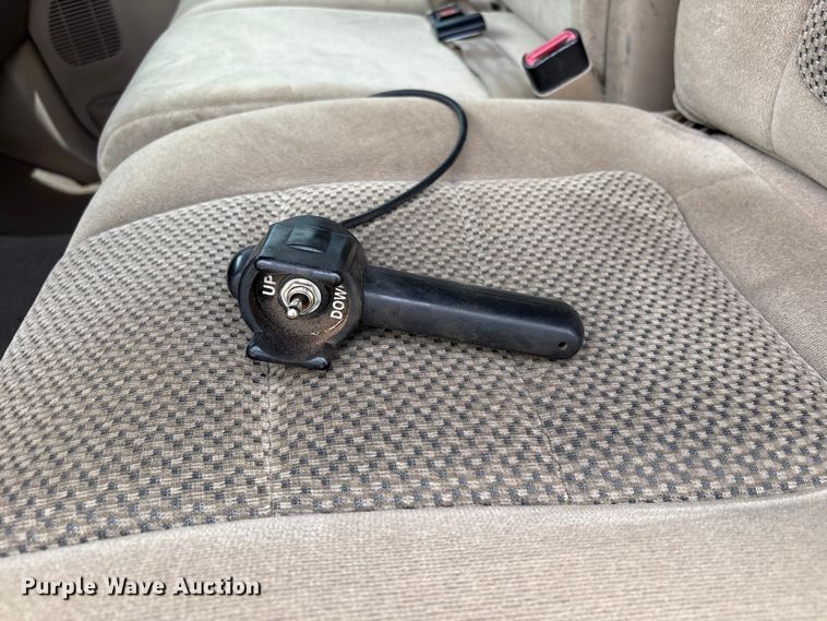 image for item EW1499 2001 Ford F250 Super Duty bale bed pickup truck