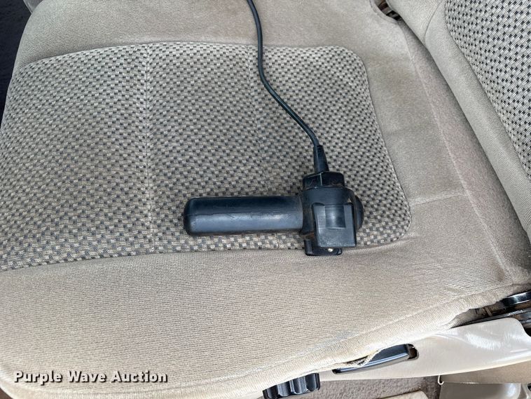 image for item EW1499 2001 Ford F250 Super Duty bale bed pickup truck