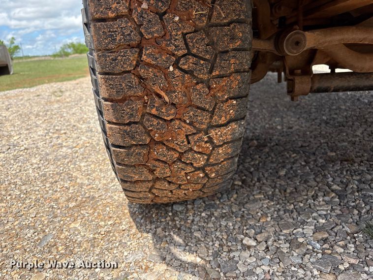 image for item EW1499 2001 Ford F250 Super Duty bale bed pickup truck