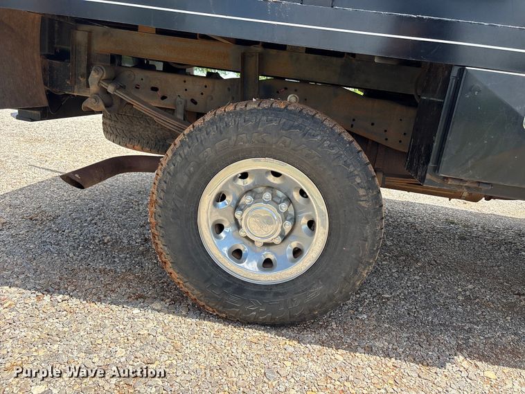 image for item EW1499 2001 Ford F250 Super Duty bale bed pickup truck