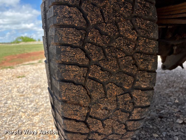 image for item EW1499 2001 Ford F250 Super Duty bale bed pickup truck