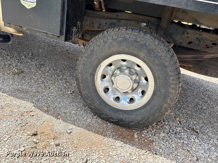 image for item EW1499 2001 Ford F250 Super Duty bale bed pickup truck