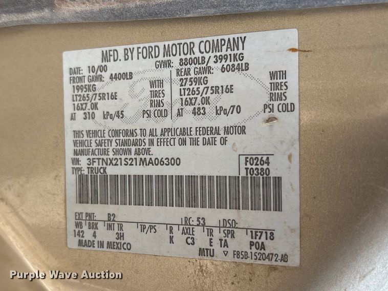 image for item EW1499 2001 Ford F250 Super Duty bale bed pickup truck