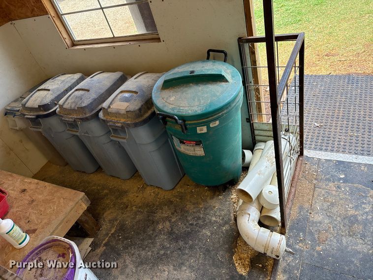 image for item EW1502 Derksen shed