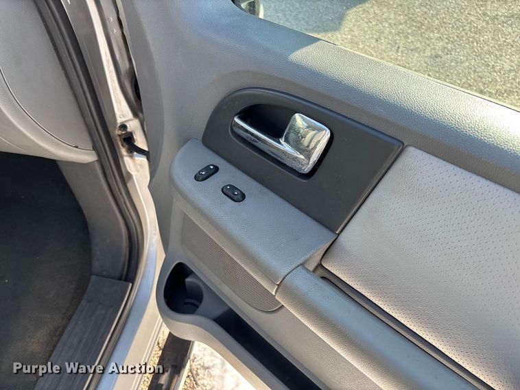 image for item FB2969 2005 Ford Expedition SUV