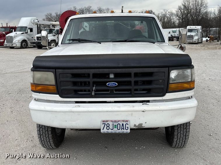 image for item FB3304 1992 Ford F450 Super Duty utility / service truck