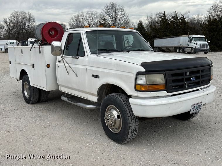 image for item FB3304 1992 Ford F450 Super Duty utility / service truck