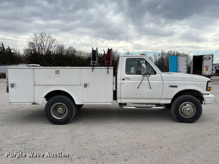 image for item FB3304 1992 Ford F450 Super Duty utility / service truck