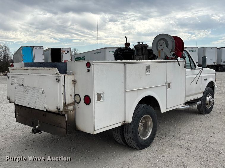 image for item FB3304 1992 Ford F450 Super Duty utility / service truck