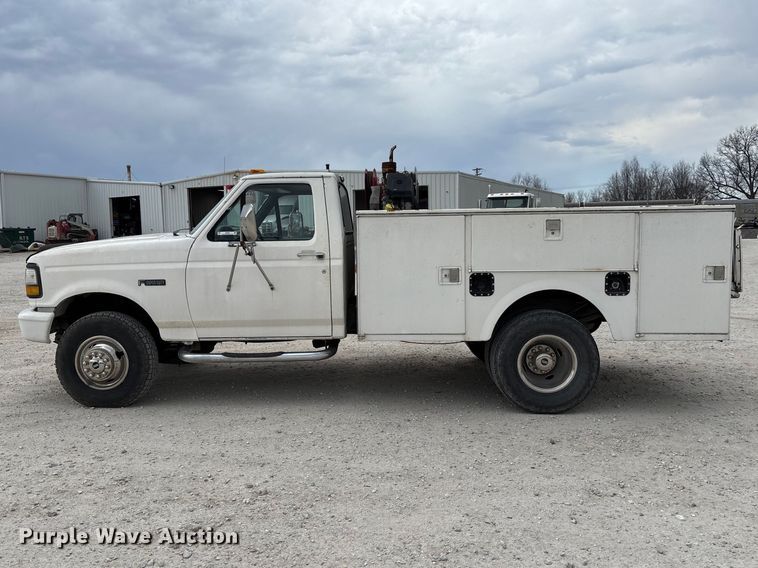 image for item FB3304 1992 Ford F450 Super Duty utility / service truck