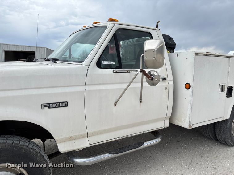image for item FB3304 1992 Ford F450 Super Duty utility / service truck