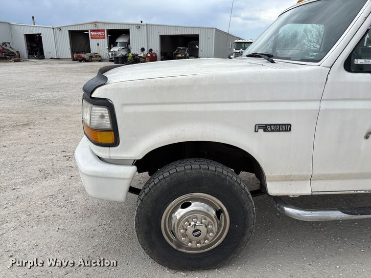 image for item FB3304 1992 Ford F450 Super Duty utility / service truck
